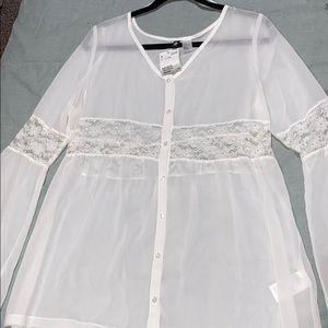 🛍💵 4/$25 NWT Sheer/Lace Bell Sleeve Peasant Top